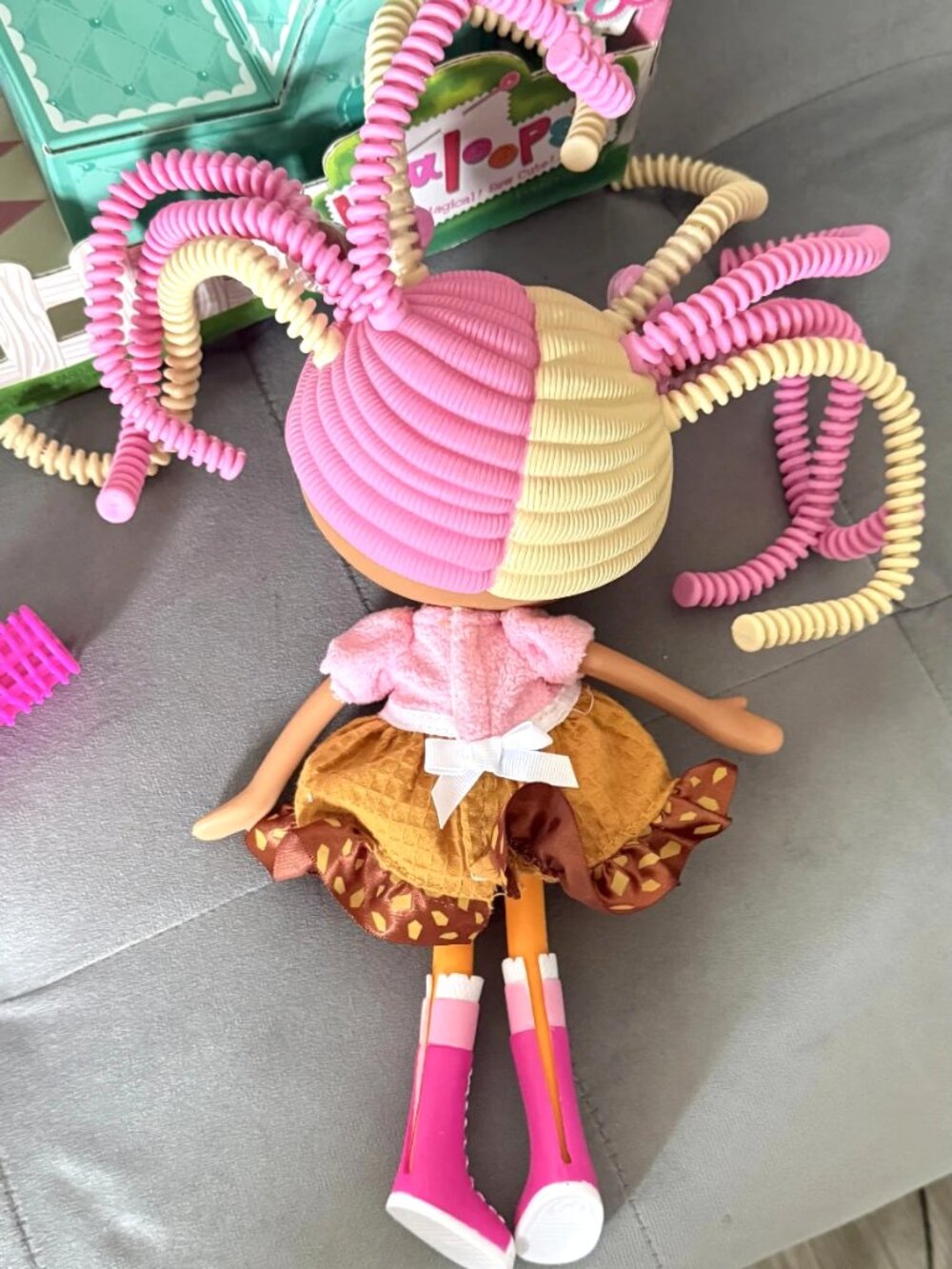 Lalaloopsy Doll Scoops Waffle Cone Silly Hair Pet Cat Toy 10th Anniversary Box - Picture 4 of 15